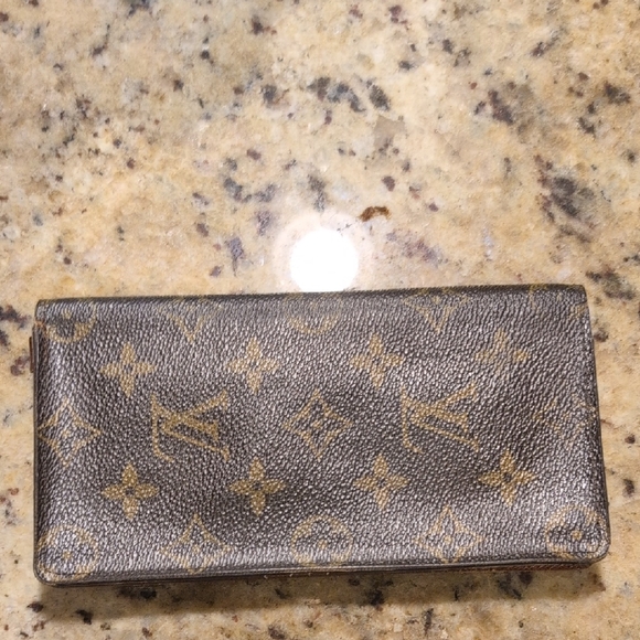 Louis Vuitton Handbags - Louis Vuitton Brown Monogram Simple Wallet. Authentic